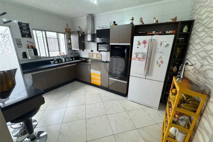 Sobrado à venda com 4 quartos, sendo 1 suíte, em Vila Gustavo, São Paulo, SP