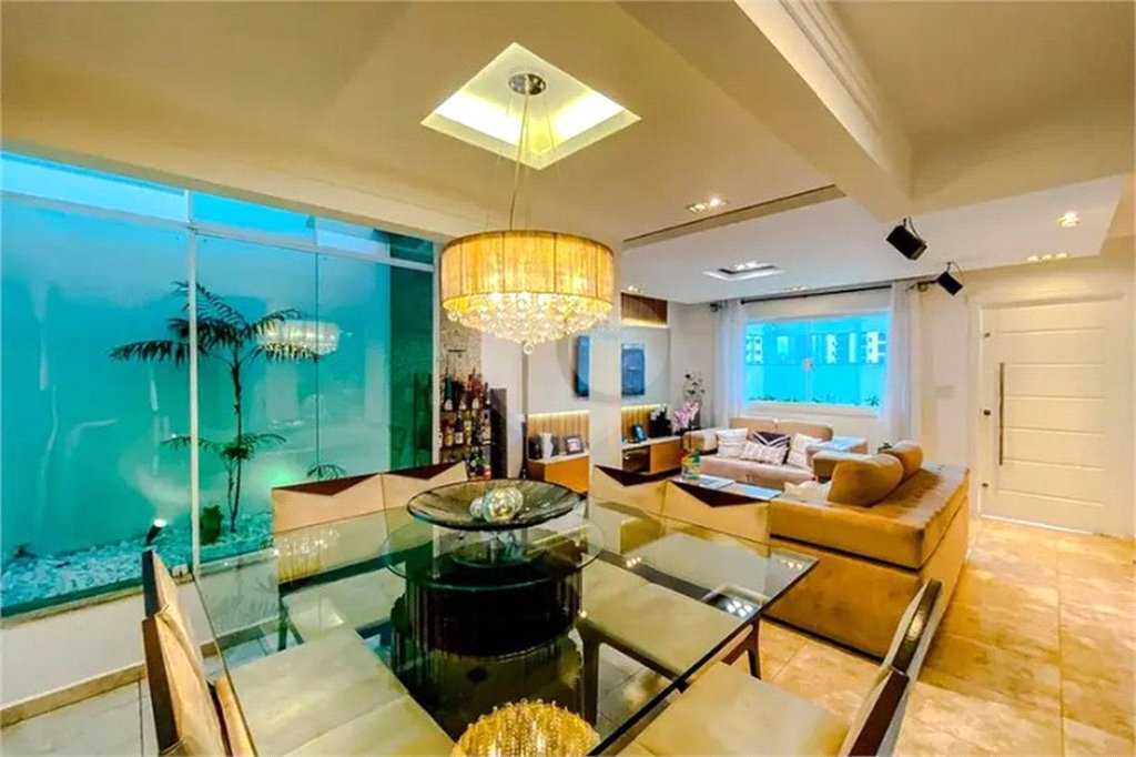 Casa à venda com 3 suítes no condomínio Oiti Residencial, São Paulo - SP