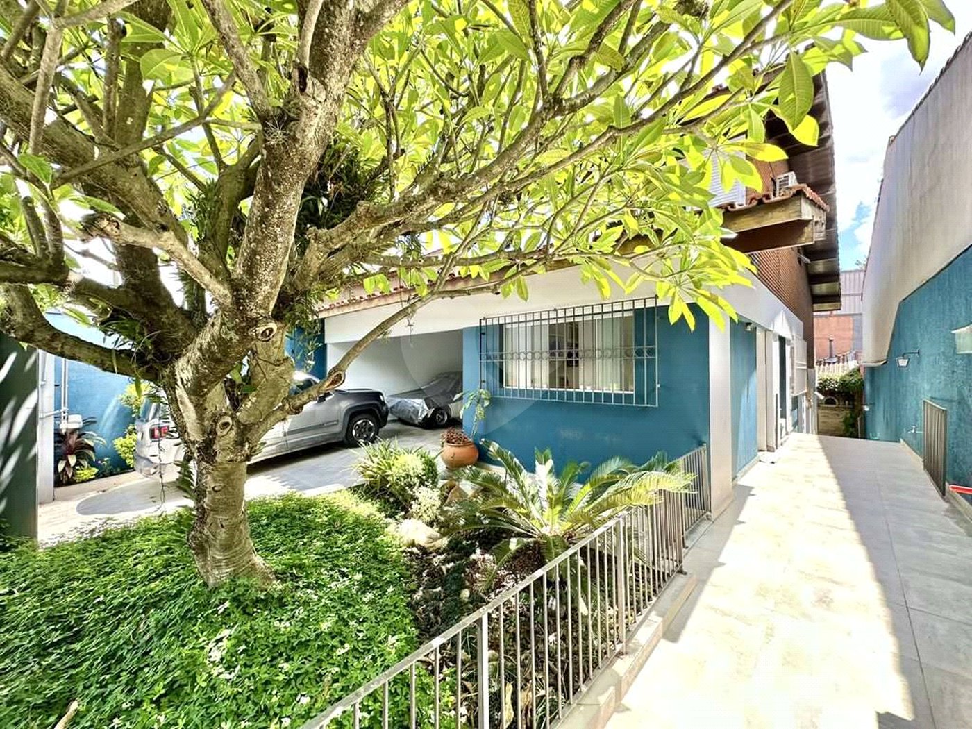 Sobrado à venda com 4 quartos, sendo 2 suítes, em Jardim Jussara, São Paulo, SP