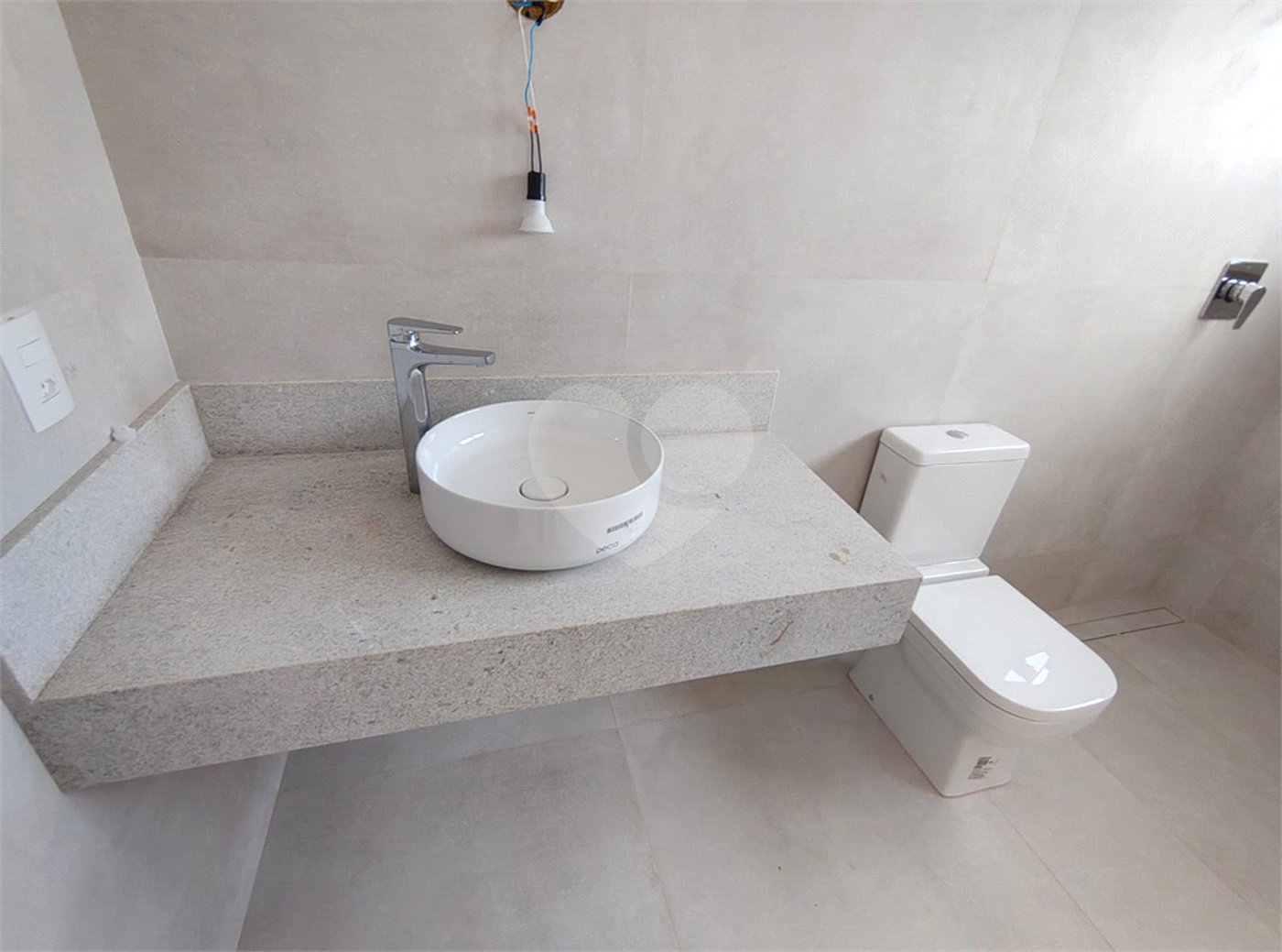 Casa à venda com 4 quartos, sendo 3 suítes,  no condomínio Villa Verde, Jundiaí - SP