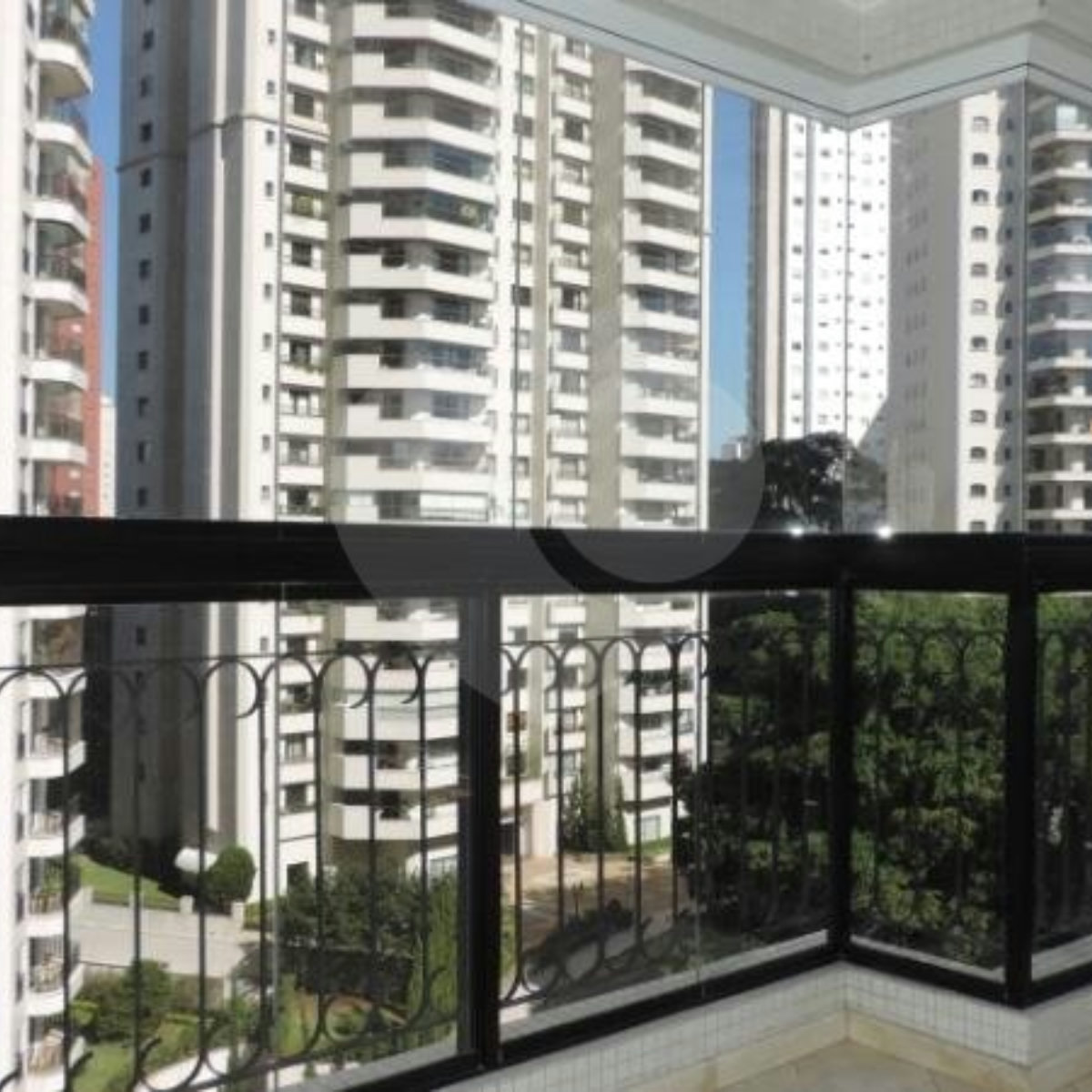 Apartamento à venda com 3 suítes em Jardim Marajoara, São Paulo, SP