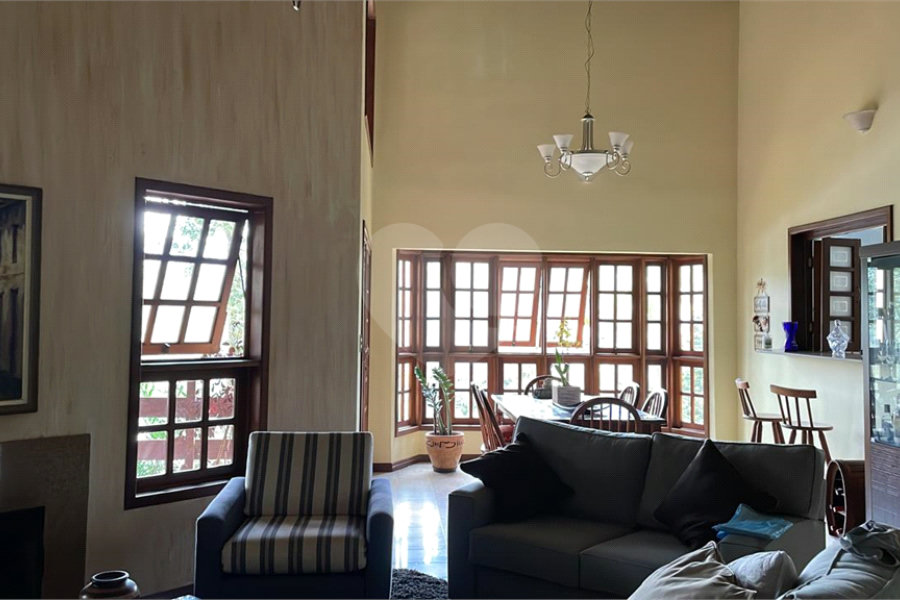 Casa à venda ou para alugar com 3 suítes no condomínio Alpes da Cantareira, Mairiporã - SP