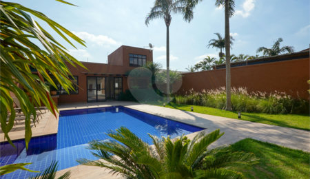 Casa à venda com 4 quartos, sendo 2 suítes,  em Interlagos, São Paulo, SP