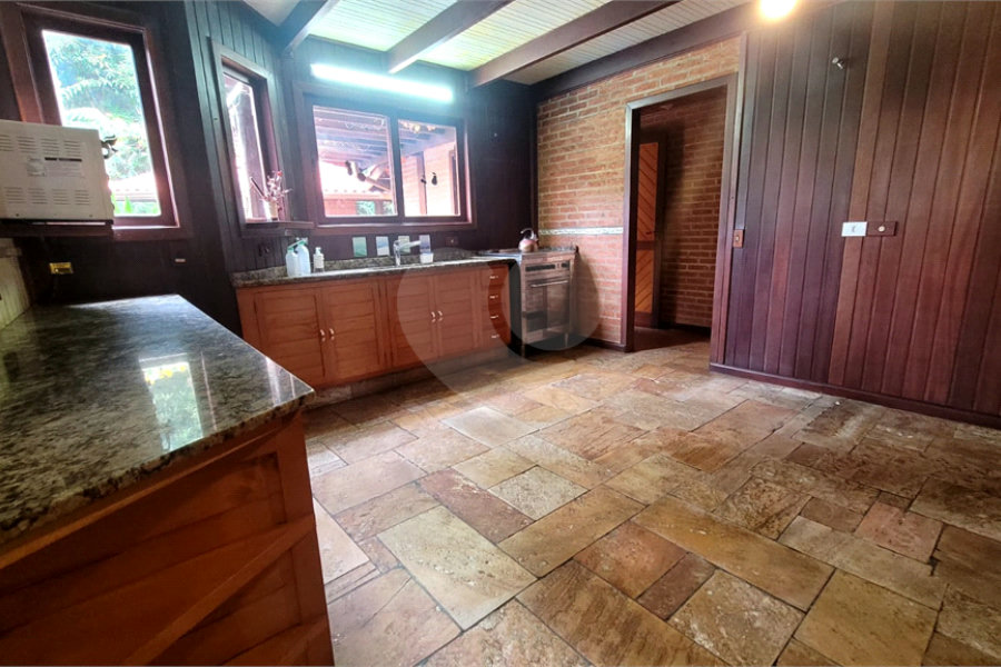 Casa à venda ou para alugar com 3 quartos, sendo 1 suíte, no condomínio Associação Reserva das Hortênsias, Mairiporã - SP