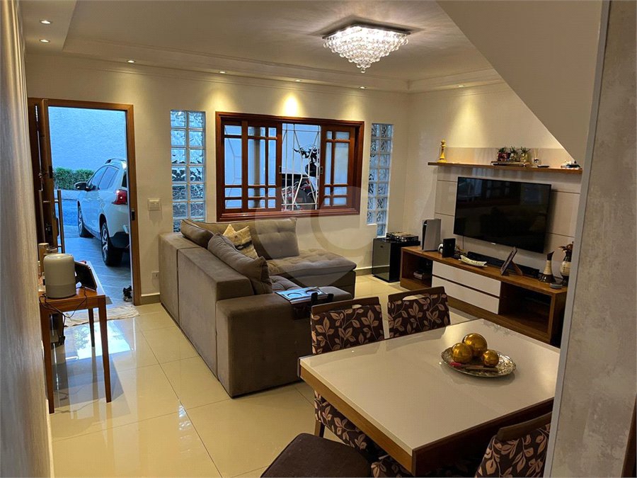 Casa à venda com 3 quartos, sendo 2 suítes, no condomínio Palmas, São Paulo - SP