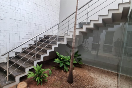 Casa à venda com 5 quartos, sendo 2 suítes, no condomínio Swiss Park, São Bernardo do Campo - SP