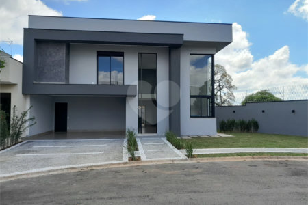 Casa à venda com 3 suítes no condomínio Terras do Caribe, Valinhos - SP