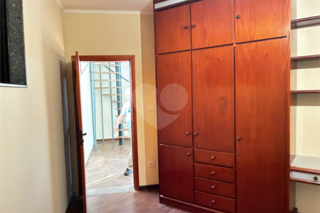Sobrado para alugar com 4 quartos, sendo 2 suítes,  no Centro, Três Lagoas, MS