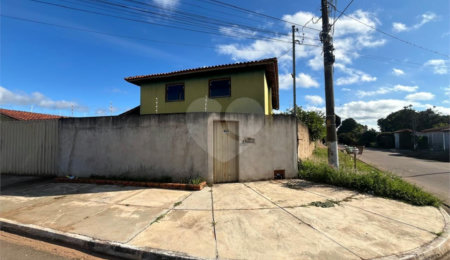 Sobrado à venda com 4 quartos, sendo 1 suíte,  em Estância Conceição, Itapetininga, SP