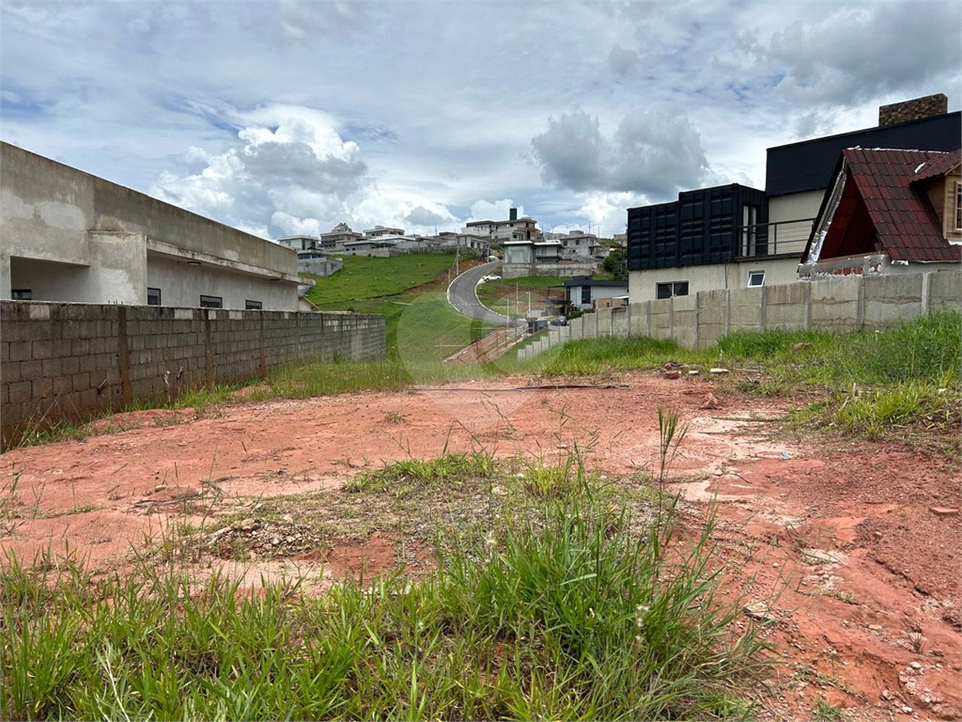 Terreno à venda no condomínio Altos da Floresta, Bom Jesus dos Perdões - SP