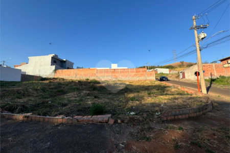 Terreno de 277m2 á venda em São Carlos.