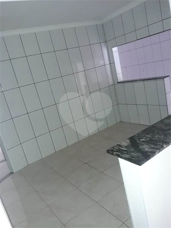 Casa térrea com 2 dormitórios.