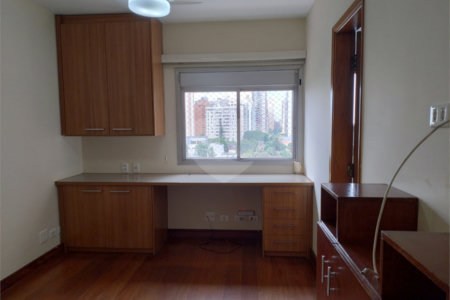 Apartamento para alugar com 3 suítes em Campo Belo, São Paulo, SP