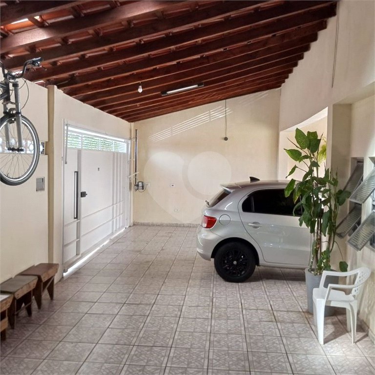 Casa de Vila à venda com 3 quartos em Jardim Santa Cruz, Salto, SP