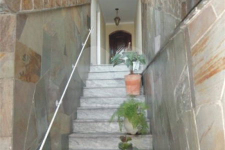 Sobrado à venda com 4 quartos, sendo 1 suíte, em Vila Gustavo, São Paulo, SP