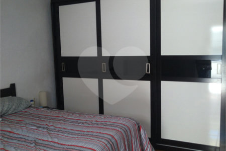 Casa à venda com 4 quartos, sendo 1 suíte, em Vila Pirajussara, São Paulo, SP