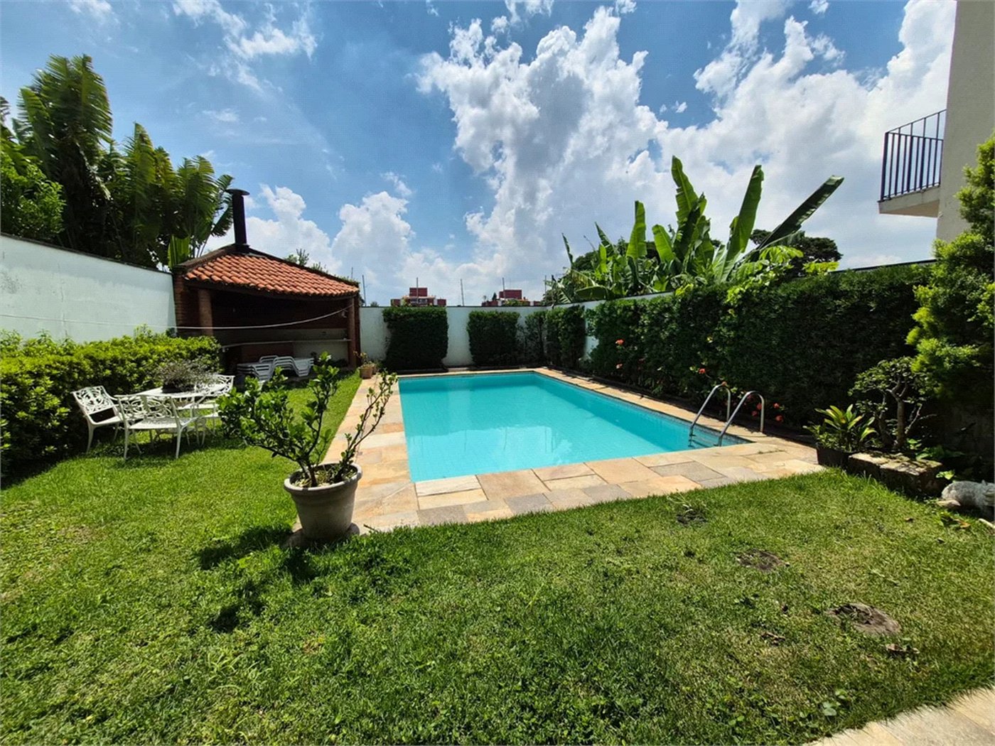 Casa de Vila à venda ou para alugar com 4 quartos, sendo 2 suítes, em Jardim Leonor, São Paulo, SP