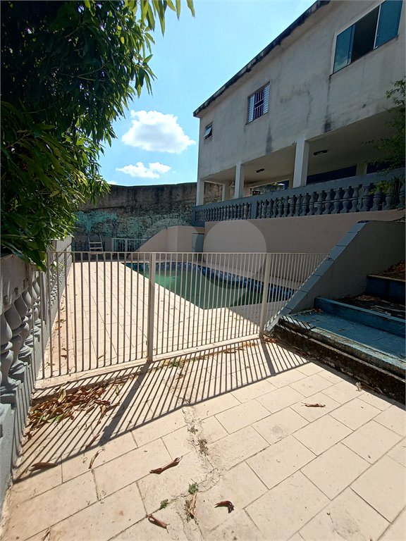 Casa à venda com 4 quartos, sendo 1 suíte, no condomínio Shangri-la, Atibaia - SP