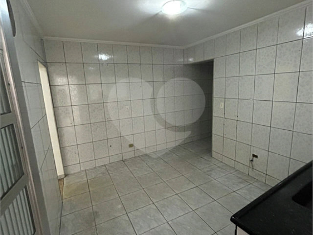 Sobrado à venda com 4 quartos, sendo 2 suítes,  em Campo Limpo, São Paulo, SP