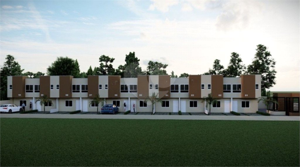 Casa à venda com 3 quartos, sendo 1 suíte, no condomínio Residencial Romã, Suzano - SP