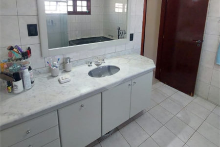 Casa à venda com 4 quartos, sendo 2 suítes, no condomínio Vivendas do Lago, Sorocaba - SP
