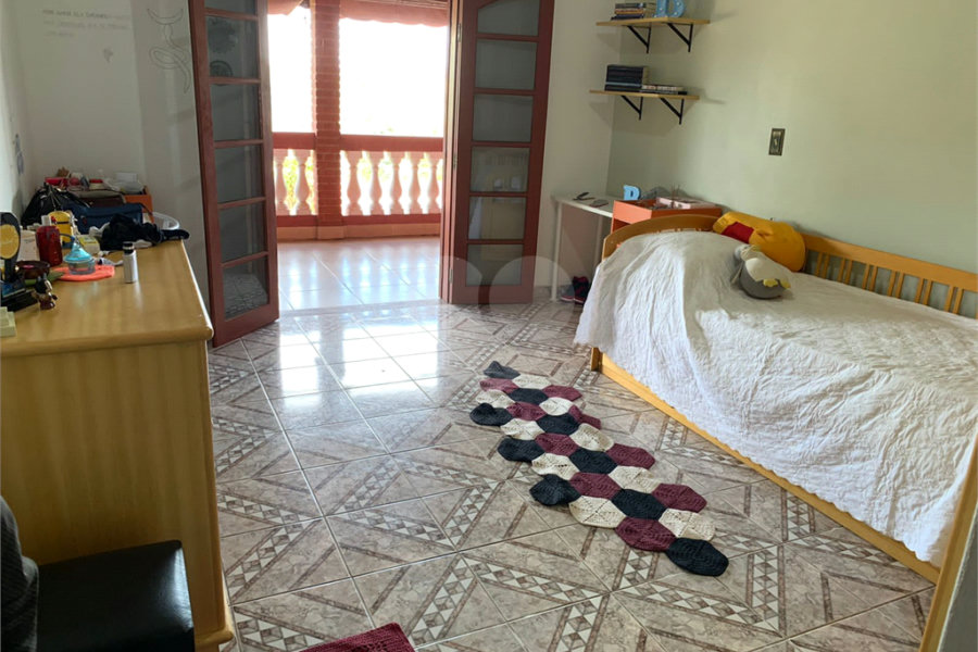 Casa à venda com 4 quartos, sendo 1 suíte, em Loteamento Rancho Maringá II, Atibaia, SP