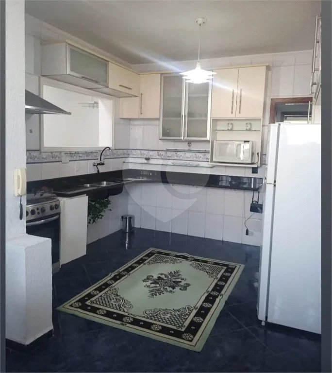 Sobrado de 242 m² com 3 Suítes e 4 Vagas de Garagem no Ipiranga