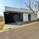 Casa à venda com 3 quartos, sendo 1 suíte, no condomínio Jd. Parque Alvorada, Araraquara - SP