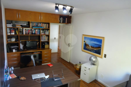 Casa à venda com 5 quartos, sendo 2 suítes,  em Vila Oliveira, Mogi das Cruzes, SP