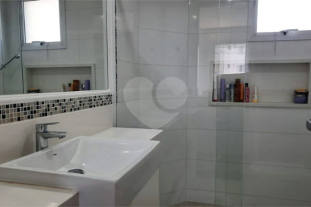 Apartamento à venda com 3 quartos, sendo 1 suíte, em Jardim Marajoara, São Paulo, SP