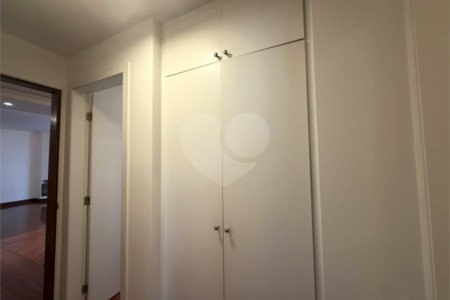 Apartamento à venda com 3 suítes em Vila Suzana, São Paulo, SP
