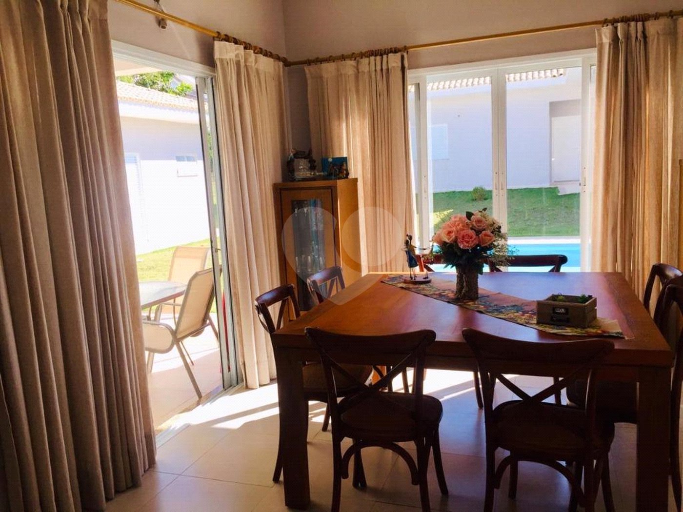 Casa à venda com 3 suítes no condomínio Portal do Sabiá, Araçoiaba da Serra - SP
