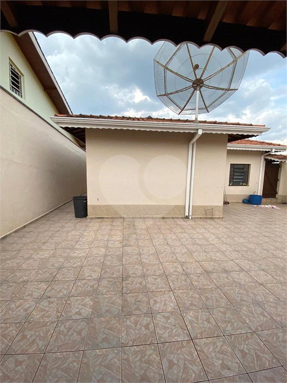 Casa à venda com 4 quartos, sendo 1 suíte, no Centro, Bom Jesus dos Perdões, SP
