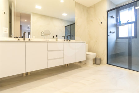 Apartamento à venda com 3 suítes em Campo Belo, São Paulo, SP