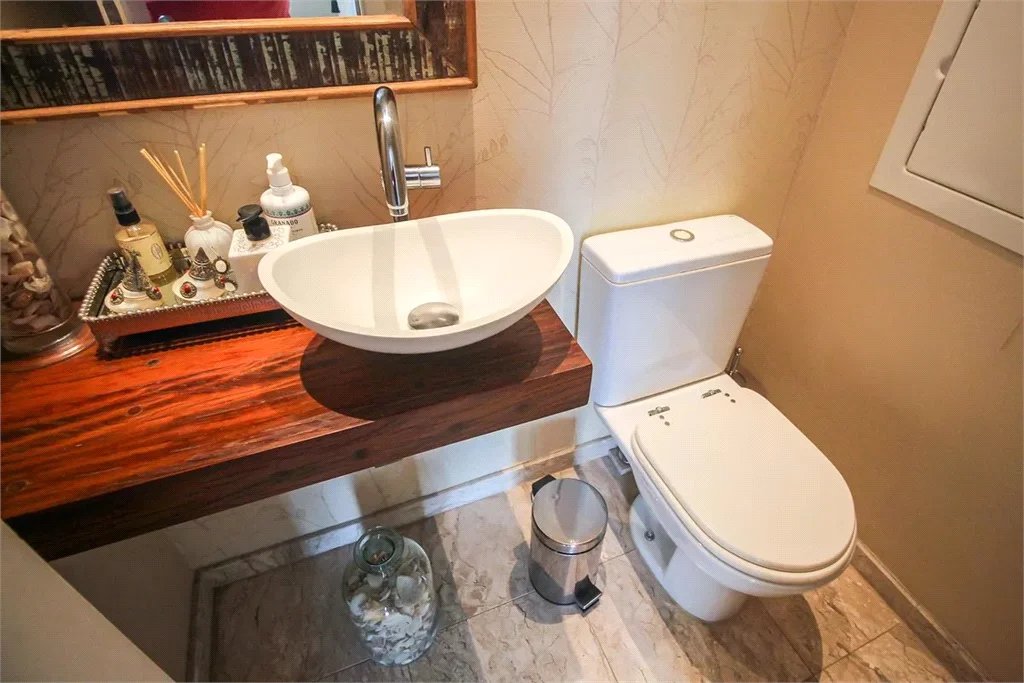 Apartamento à venda com 3 suítes em Real Parque, São Paulo, SP