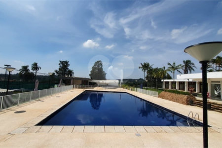 Casa à venda com 4 quartos, sendo 3 suítes,  no condomínio Vintage, Cotia - SP