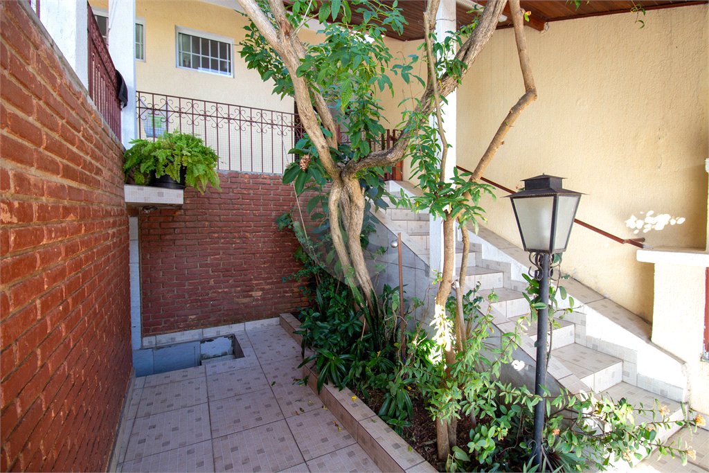Sobrado à venda com 4 quartos, sendo 1 suíte,  em Vila Aguiar, São Roque, SP