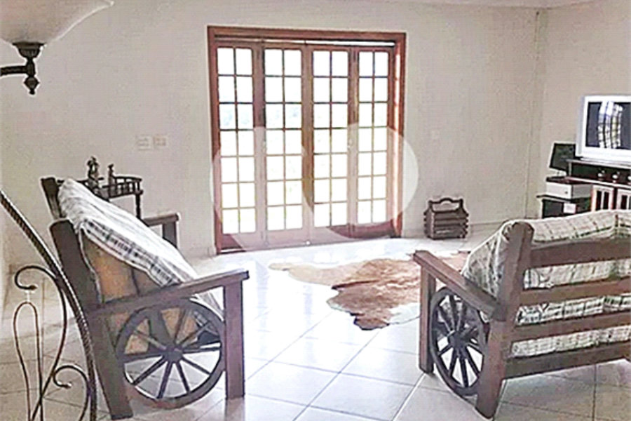 Casa à venda com 4 quartos, sendo 3 suítes, em Luiz Fagundes, Mairiporã, SP