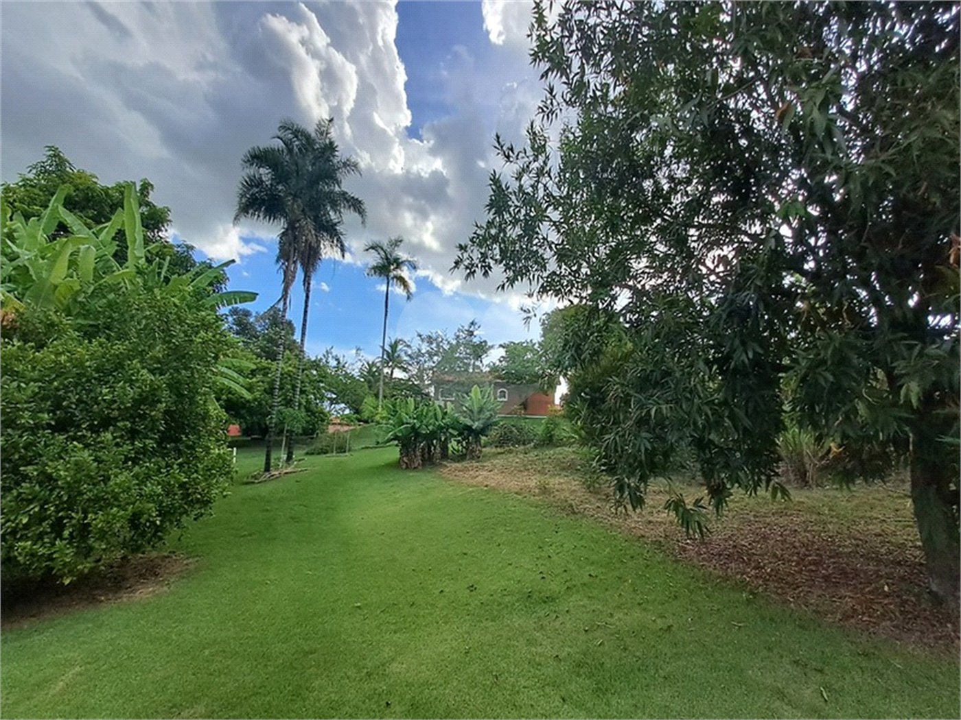 Casa à venda com 3 quartos, sendo 1 suíte, no condomínio Residencial Vale das Laranjeiras, Indaiatuba - SP