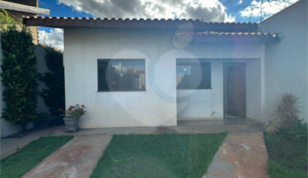 Casa à venda com 3 quartos, sendo 1 suíte,  em Jardim Estoril, Ponta Porã, MS