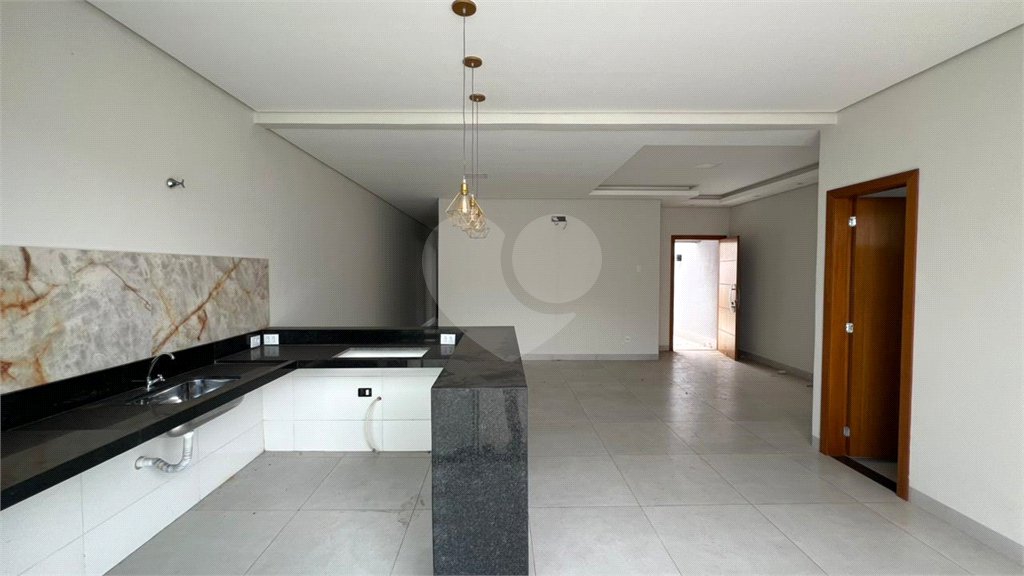 Casa Térrea à venda com 3 quartos, sendo 1 suíte, em Jardim Califórnia, Cuiabá, MT