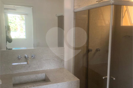 Casa à venda com 3 suítes no condomínio Villaggio Belvedere, São Paulo - SP