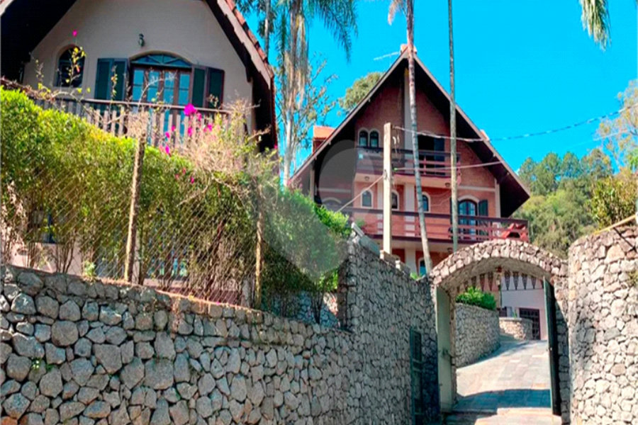 Casa à venda com 4 suítes em Roseira, Mairiporã, SP