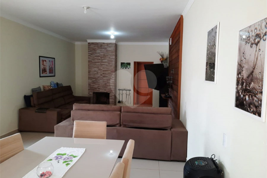 Casa à venda com 4 quartos, sendo 2 suítes, no condomínio Parque das Garças, Atibaia - SP