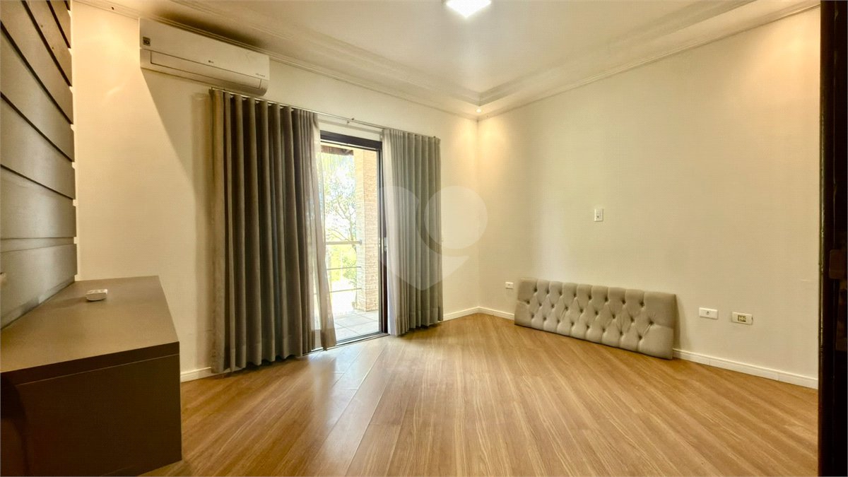 Casa à venda com 4 suítes no condomínio Parque Village Castelo, Itu - SP