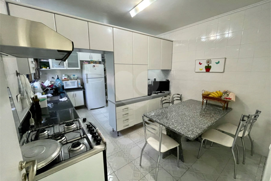 Sobrado à venda com 3 quartos, sendo 1 suíte, em Vila Paiva, São Paulo, SP