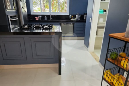 Casa à venda com 3 quartos, sendo 1 suíte,  no condomínio Santa Isabel I, Louveira - SP