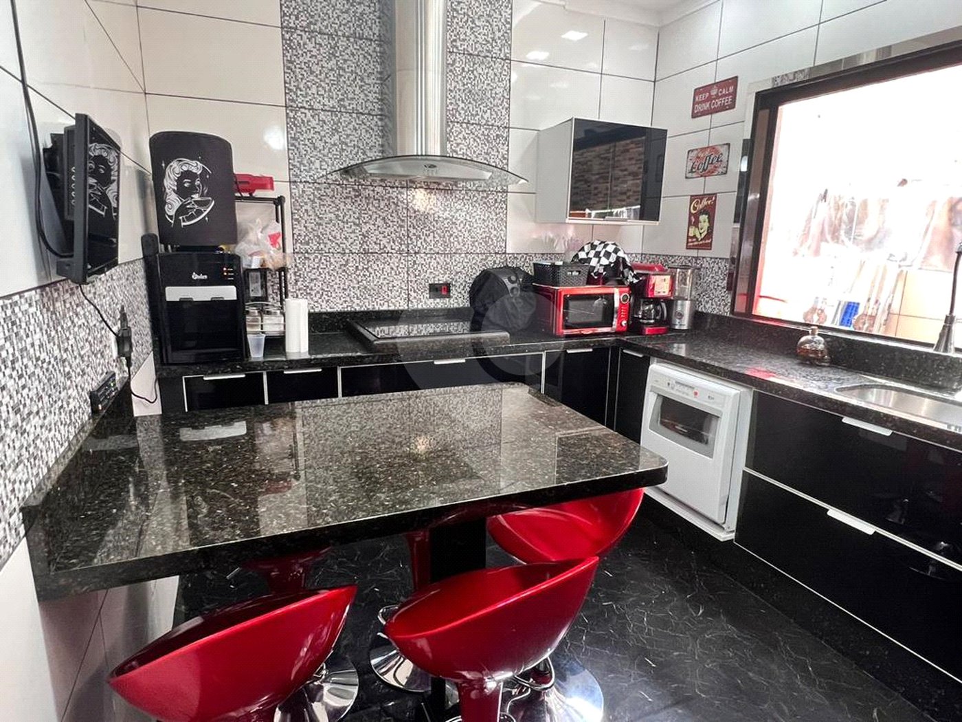 Sobrado à venda com 3 quartos, sendo 1 suíte,  em Jardim Modelo, Suzano, SP