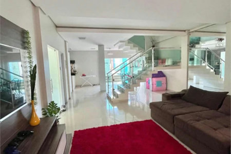 Casa à venda com 6 quartos, sendo 1 suíte,  no Centro, Balsas, MA