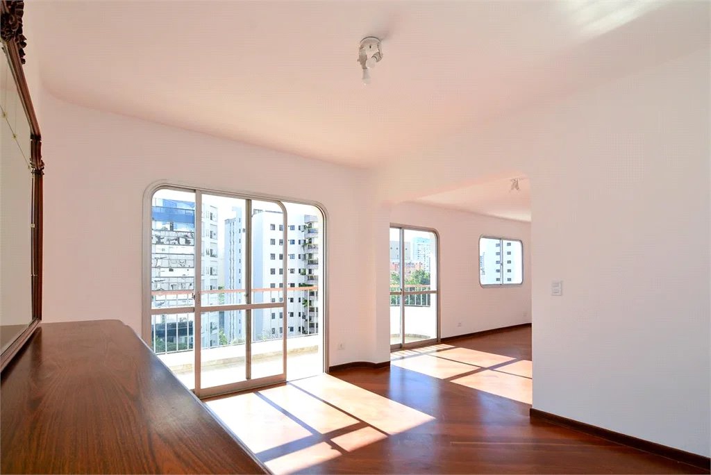 Apartamento à venda com 4 quartos, sendo 2 suítes, em Brooklin Paulista, São Paulo, SP